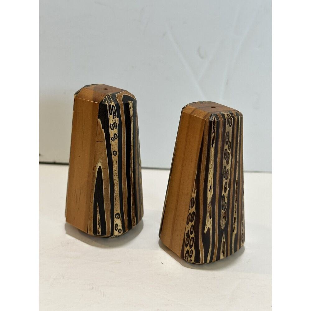 new zealand wood SALT & PEPPER Shaker vintage SET Souvenir 3.5” set of 2